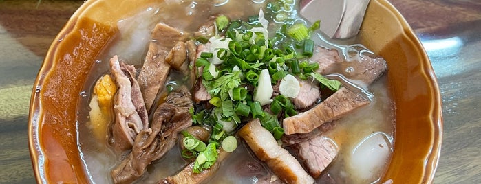 ก๋วยจั๊บหน้าวัดมหาธาตุฯ is one of My list.