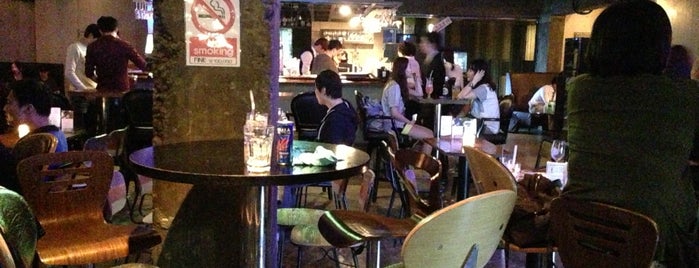 112-6 Lounge is one of Itaewon bar.