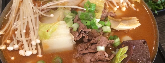 101 Hot Pot Cafe is one of Bradさんの保存済みスポット.