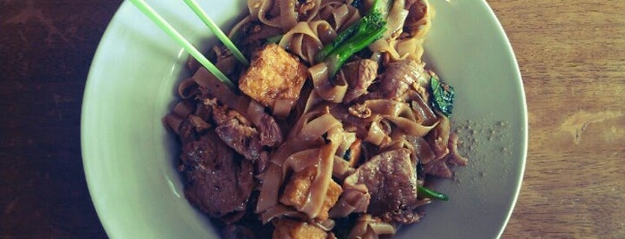 Sap's Fine Thai Cuisine is one of Posti che sono piaciuti a Christine.