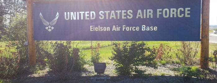 Eielson Air Force Base is one of Lieux qui ont plu à Mary.