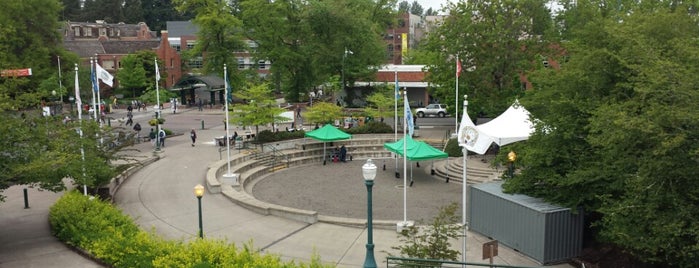 EMU Outdoor Amphitheater is one of Tempat yang Disukai Julie.