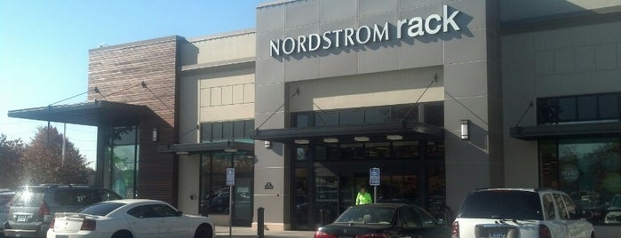 Nordstrom Rack is one of สถานที่ที่ Erin ถูกใจ.