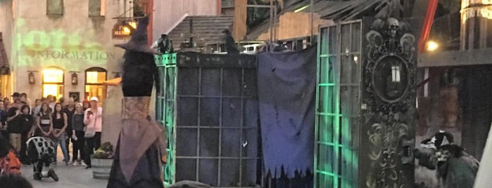 Hacks! Die! Die! Die! - Knott's Scary Farm _ is one of Halloween HAUNTS.