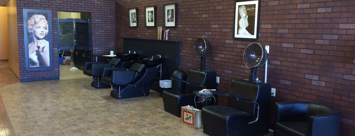 Gloss Salon is one of สถานที่ที่บันทึกไว้ของ Tau.