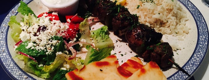 Yanni's Greek Restaurant is one of Posti che sono piaciuti a Lyndsey.