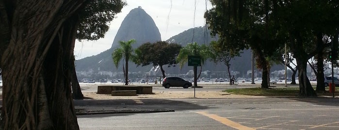 Praia de Botafogo is one of Orte, die Aline gefallen.