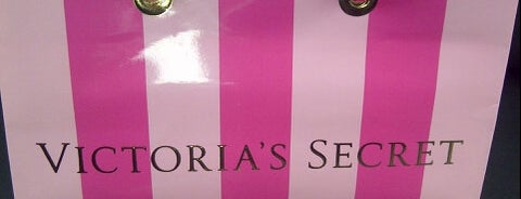 Victoria's Secret PINK is one of Locais curtidos por Shyloh.