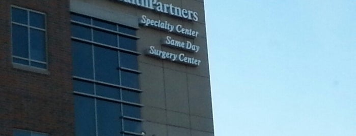 HealthPartners Specialty Center 435 is one of สถานที่ที่ John ถูกใจ.