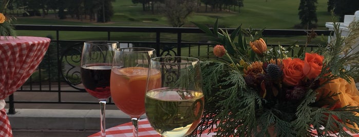 The Broadmoor - Golf Club - Robert Trent Jones is one of 🌎 JcB 🌎 : понравившиеся места.