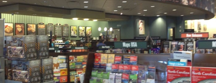 Barnes & Noble is one of Lieux qui ont plu à Brian.