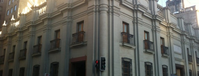 Museo Chileno de Arte Precolombino is one of Tempat yang Disukai Julia.
