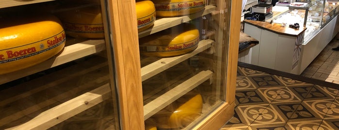 Fromagerie Kef is one of Lugares favoritos de Dennis.