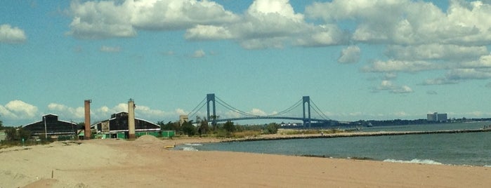 Cedar Grove Beach is one of Kimmie 님이 저장한 장소.