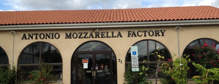 Antonio Mozzarella Factory is one of Lugares favoritos de Persephone.