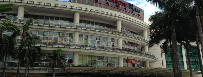 Robinsons Place Manila is one of Metro Manila Landmarks.