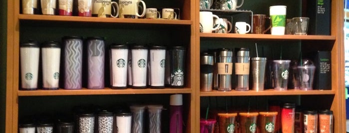 Starbucks is one of Lugares favoritos de angelit.