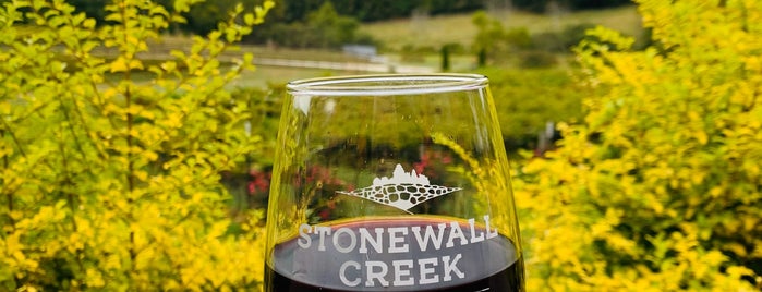 Stonewall Creek Vineyards is one of Lieux qui ont plu à Social.