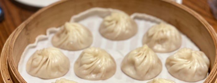 Din Tai Fung (鼎泰豐) is one of Ho Chiak.