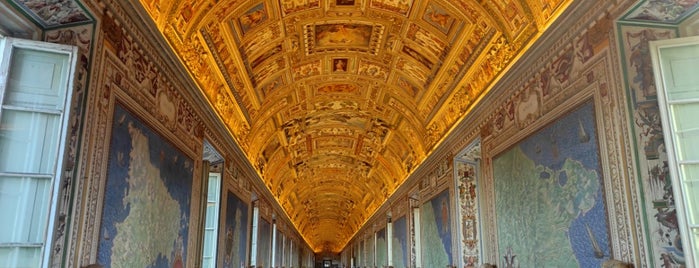 Галерея географических карт is one of Rome.
