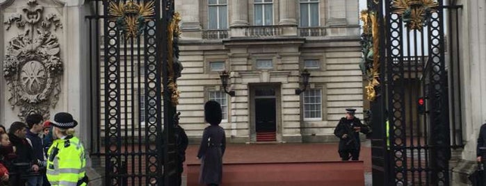 Buckingham Palace Gate is one of Lさんのお気に入りスポット.