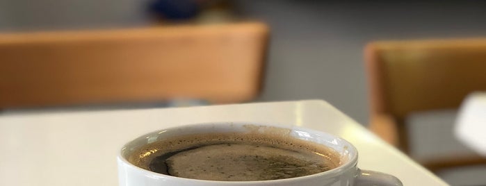 Almeida Coffee & Juice Co. is one of L : понравившиеся места.