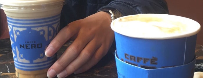 Caffè Nero is one of Posti che sono piaciuti a L.