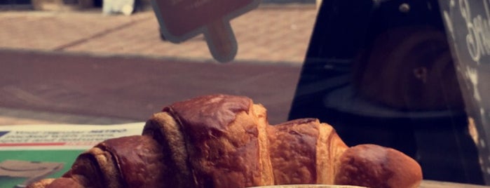 Bread & Honey by Monmouth Coffee is one of Posti che sono piaciuti a L.