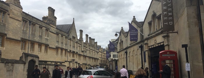 The Covered Market is one of Lieux qui ont plu à L.