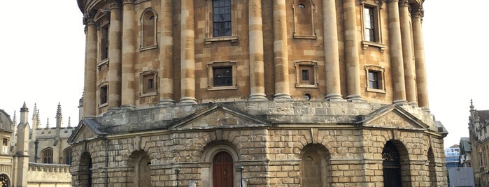 Radcliffe Camera is one of Lさんのお気に入りスポット.