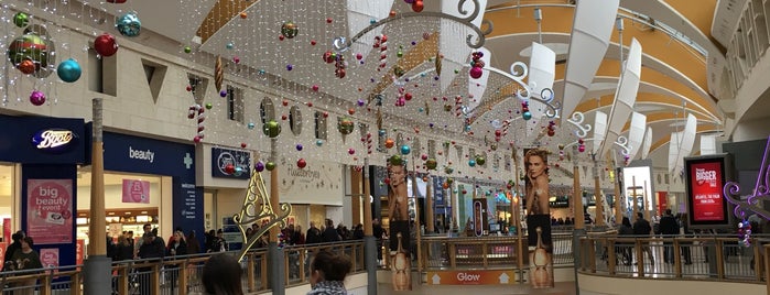 Bluewater Shopping Centre is one of Lugares favoritos de L.