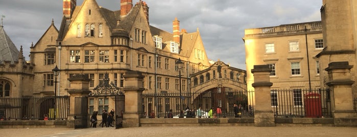 Bridge of Sighs is one of สถานที่ที่ L ถูกใจ.