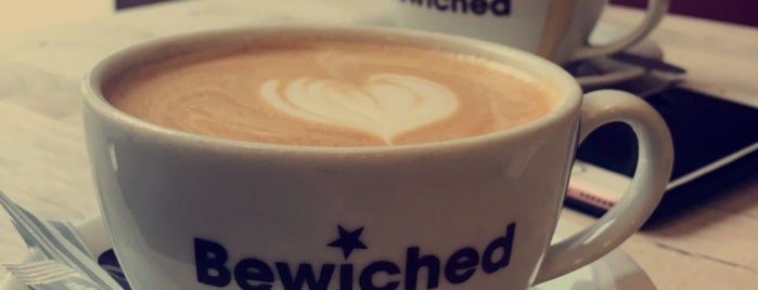 Bewiched Coffee is one of Orte, die L gefallen.