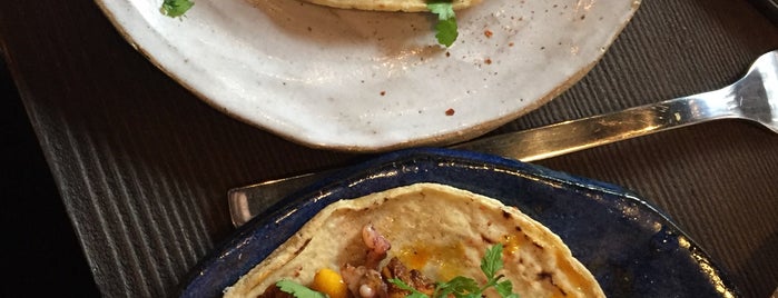 Breddo's Tacos is one of Locais curtidos por Joan.