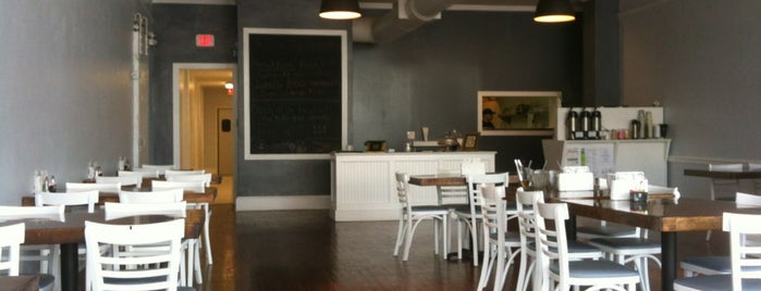 The Magnolia Cafe is one of Tempat yang Disukai René.