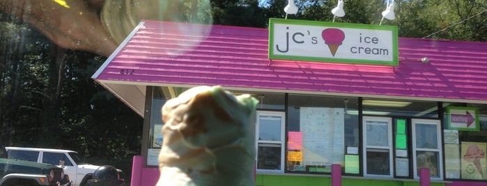 JC's Ice Cream is one of สถานที่ที่ Alwyn ถูกใจ.