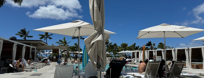 Waikiki Beach Marriott Pool is one of 808 Favorites.