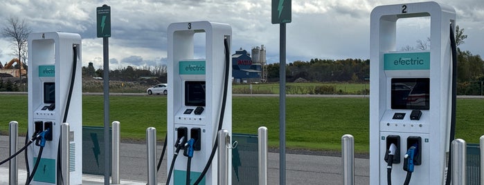 Junius Ponds Travel Plaza is one of Coffee.