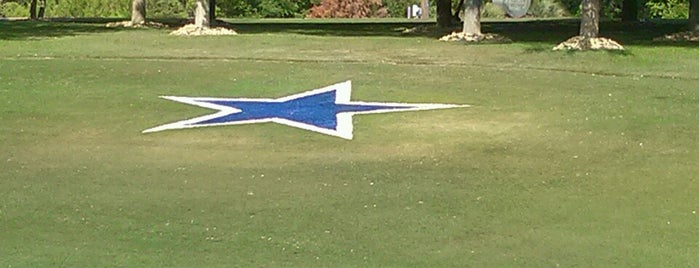 Cowboys Golf Club is one of Orte, die Colin gefallen.