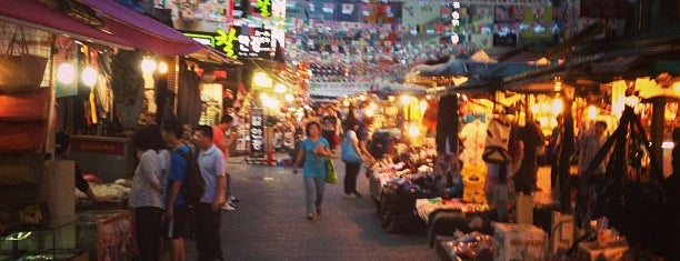 Рынок Нандэмун is one of Seoul: Walking Tourist Hitlist.