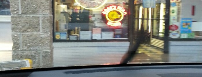 Wally's Bagels is one of Treverさんのお気に入りスポット.