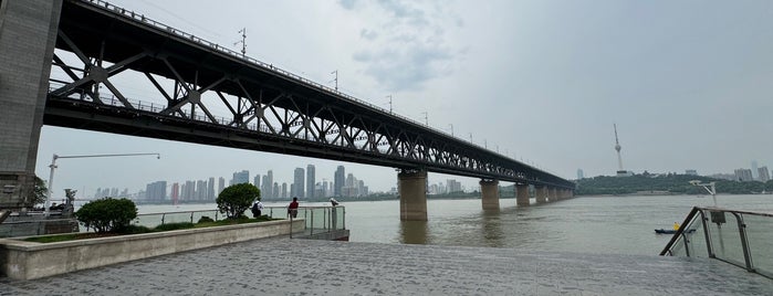武汉长江大桥桥头堡 |  Tower of Yangtze River Bridge is one of Wish List “ Wuhan “.