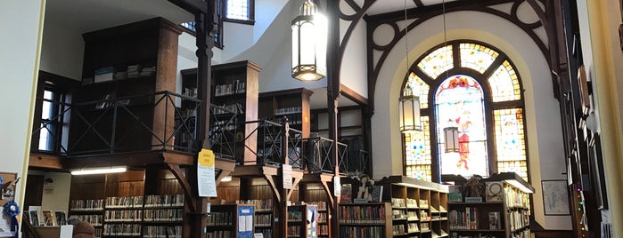 Clapp Memorial Library is one of Bookish.