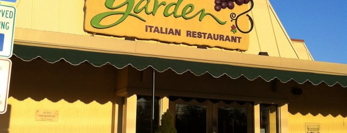 Olive Garden is one of Locais curtidos por Lizzie.