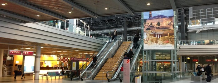 Flughafen Dresden International (DRS) is one of Tempat yang Disukai Jean-François.