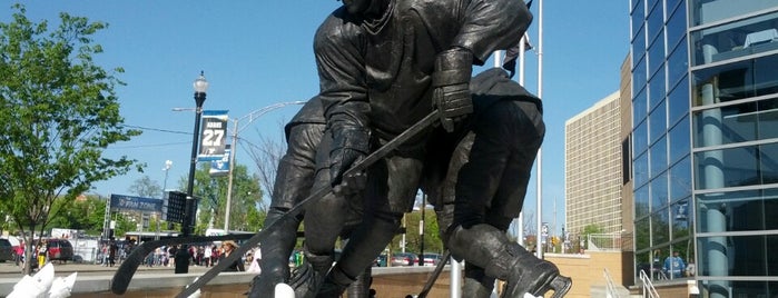 Le Magnifique by Bruce Wolfe (Mario Lemieux Statue) is one of Jonathanさんのお気に入りスポット.