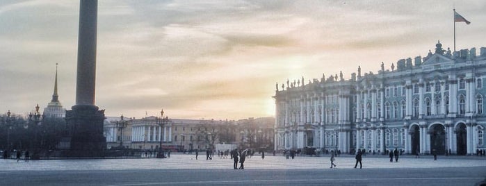 Palace Square is one of UNESCO World Heritage Sites in Russia / ЮНЕСКО.