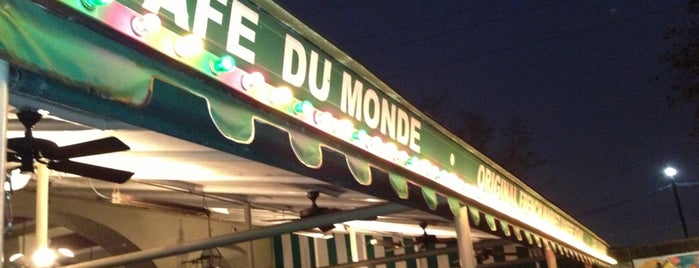 Café du Monde is one of Nawlins.