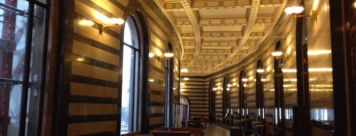 Central Library is one of สถานที่ที่ Laura Heidi ถูกใจ.