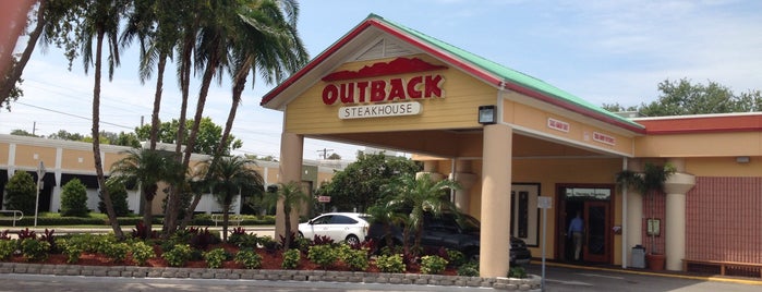 Outback Steakhouse is one of Orte, die J gefallen.